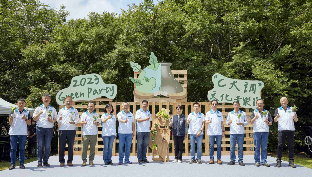 友達光電攜手供應商夥伴及台中市政府，共同倡議及推廣加樹減塑、節能減碳的淨零綠生活
