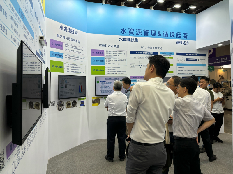 友達以深厚的智慧製造經驗發展永續戰略，積極延伸價值鏈，轉化成可供外界使用的綠色智慧服務，進軍SEMICON Taiwan 2024，提供半導體產業鏈打造AI世代的永續即戰力。