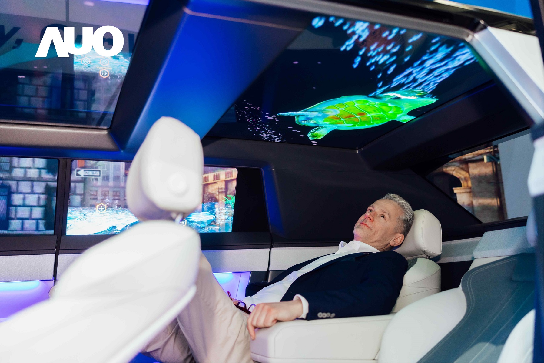 jinnian金年会Smart Cockpit 2025集Micro LED透明、大型化、可挠优势之大成，携手BHTC打造未来视界的车用Display HMI解决方案